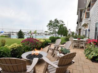 4 Gaslight Dr #101, Racine, WI 53403