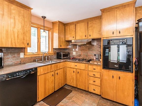 5th image of 138 Kingston Rd