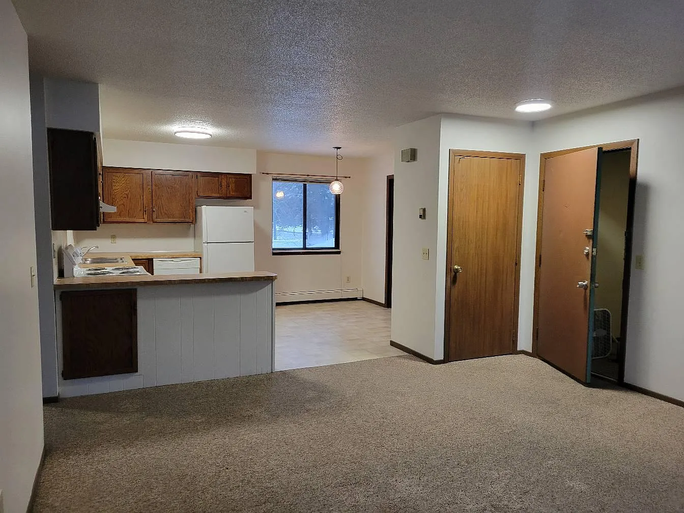 2 bed, $1,100 — Photo 3