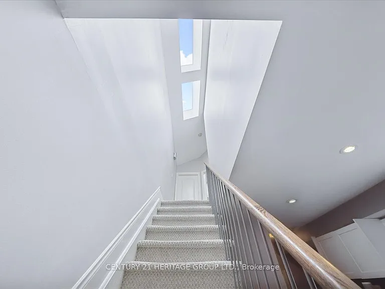 169 King Edward Ave — Photo 19