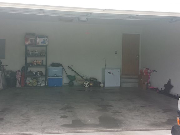 4th image of 412 Academy Ct