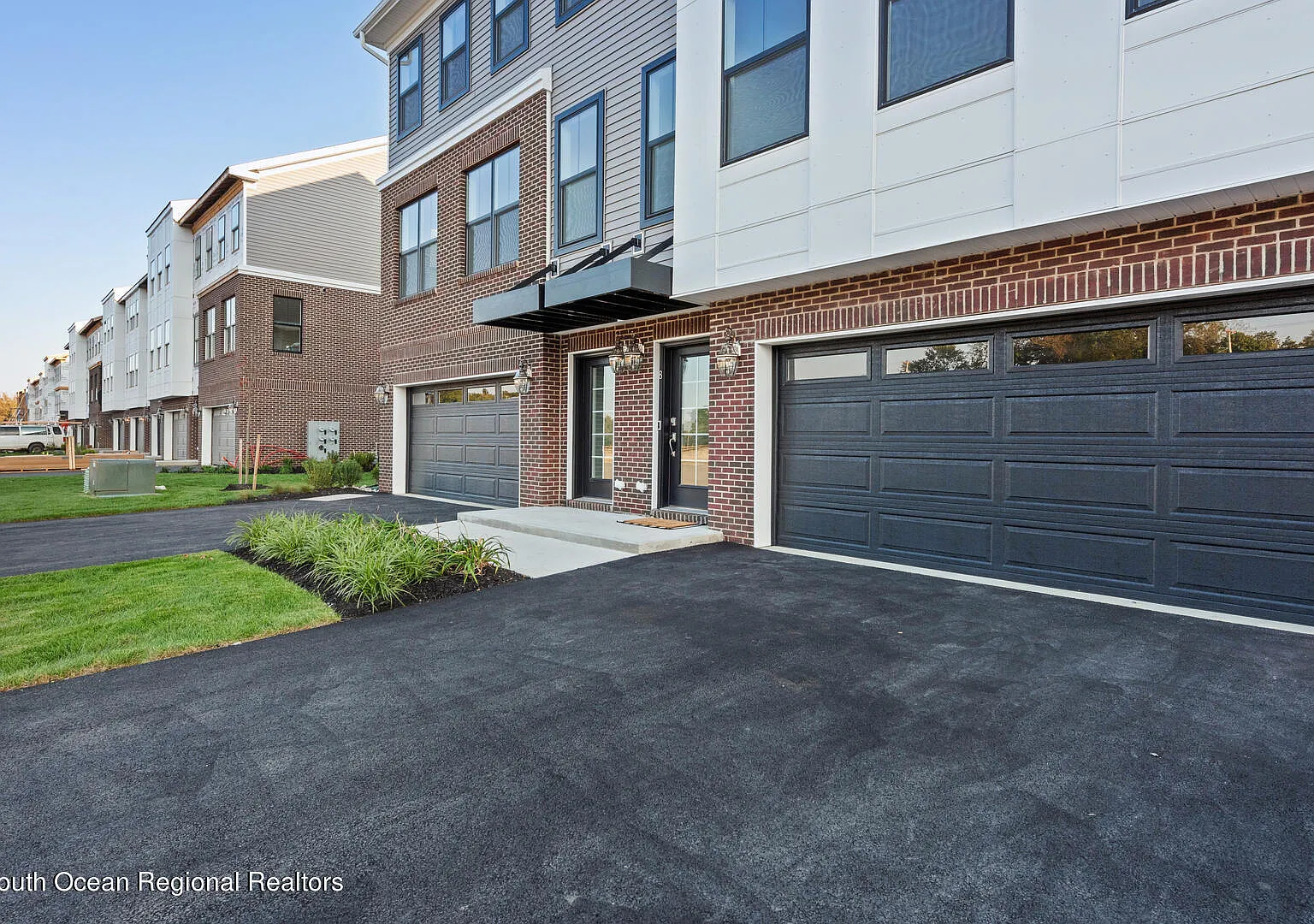 3 bed, 3.5 bath, 2367 sqft, $5,000 — Photo 4