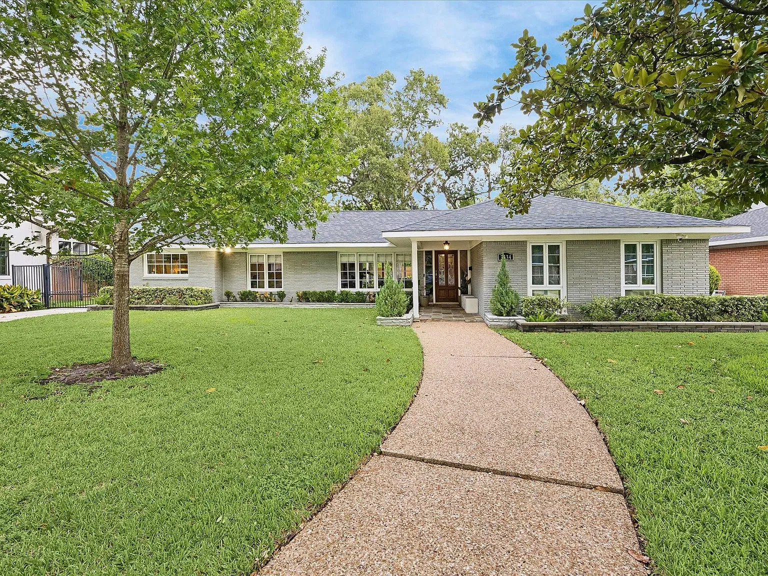 3 bed, 2.0 bath, 2334 sqft, $5,000 — Photo 1