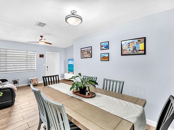 4th image of 404 S 62nd Terrace