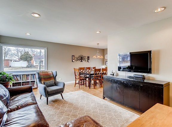 3rd image of 565 E Park Ave