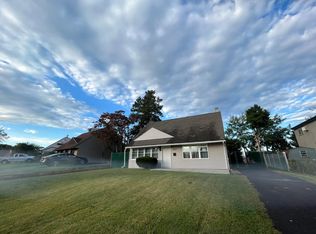 2857 Norcom Rd, Philadelphia, PA 19154