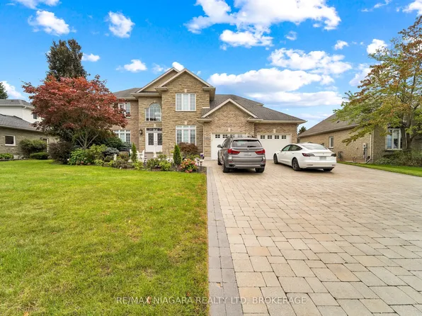 8018 Cathedral Dr, Niagara Falls, ON L2H 2Z2