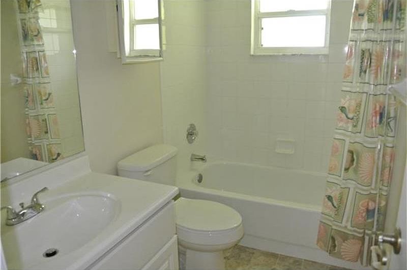 2nd image of 946 Crown St
