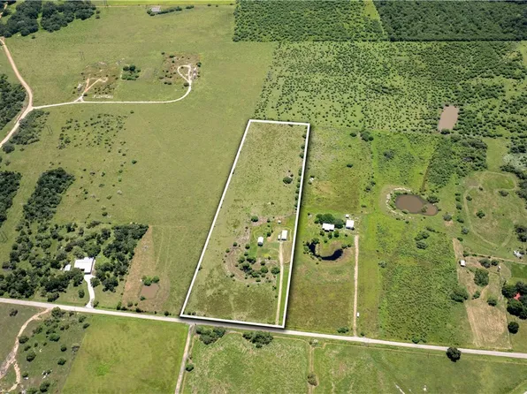 295 Lassman Rd, Goliad, TX 77963