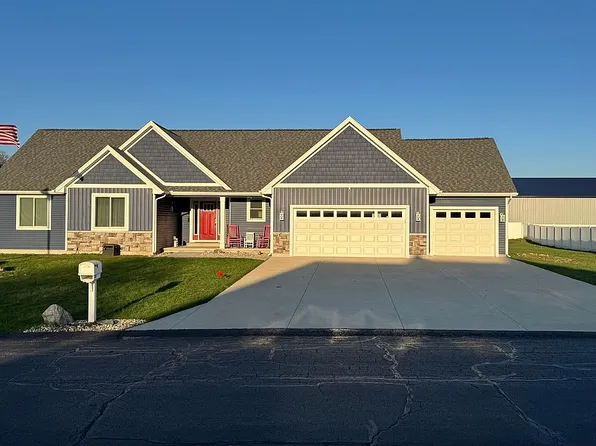 501 E Stoneridge Dr, Plainwell, MI 49080