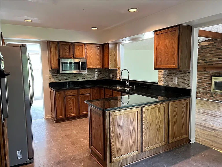 6330 Odessa Dr — Photo 23