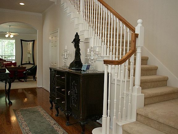 Beautiful staircase in enetry hall