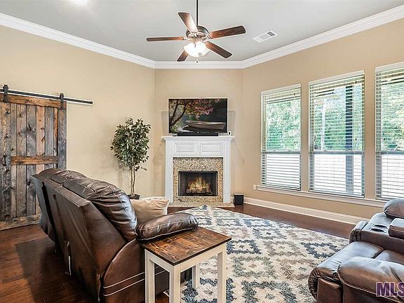 4th image of 18023 Old Trail Dr
