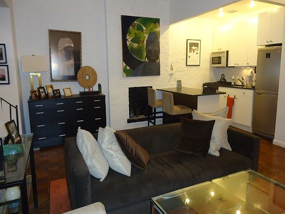 3rd image of 220 E 79th St APT 3B