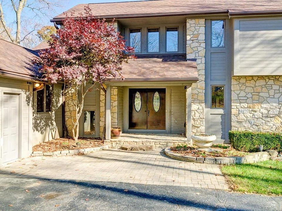1st image of 10661 Edgewood Dr
