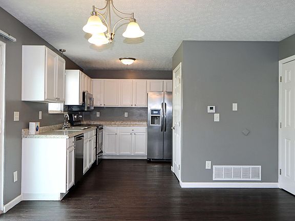 5th image of 4592 Burkeshire Dr