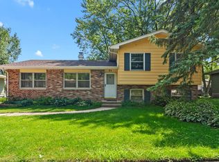 71 Trenton Ave, South Elgin, IL 60177