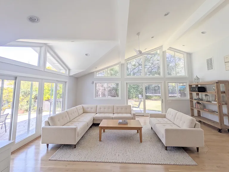 1525 Kensington Cir — Photo 4