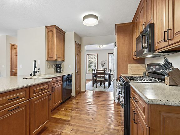 4th image of 811 Landau Ln