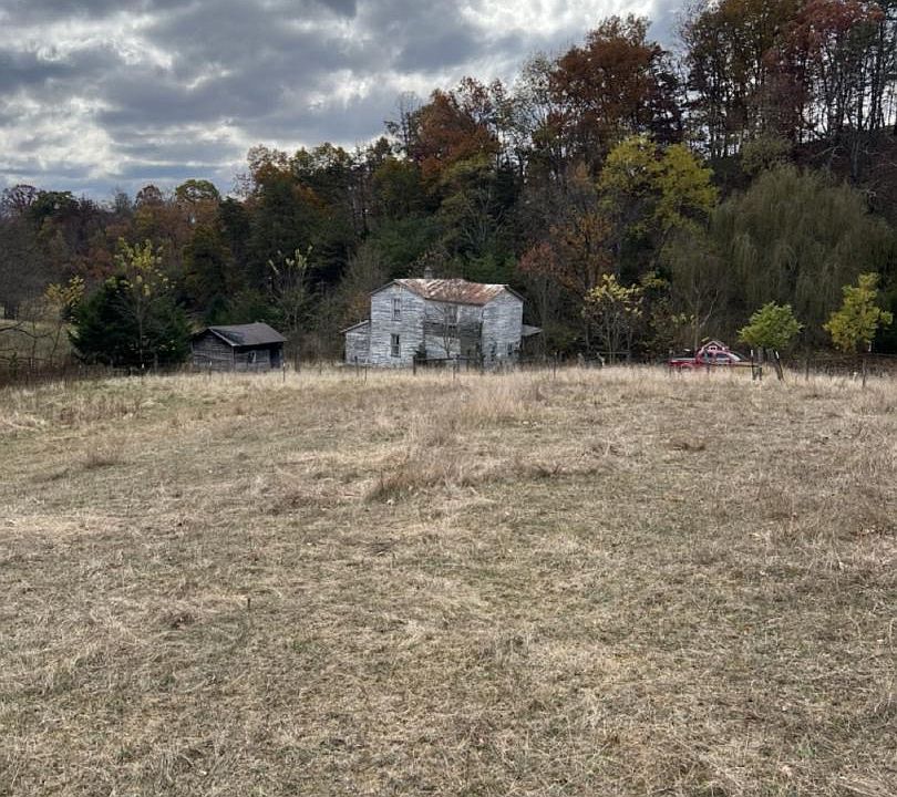 1st image of 307 Earl Barr Ln