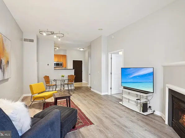 851 N Glebe Rd, Arlington, VA