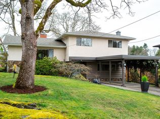 960 Nicholson St, Saanich, BC