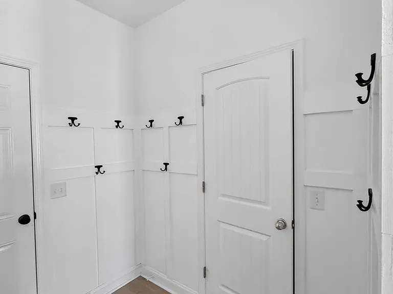 500 Thorp Cir — Photo 9