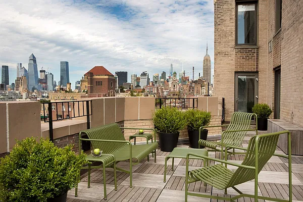 Sold by Sotheby's International Realty | media 11