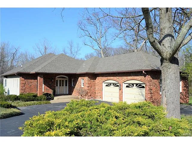 656 Pine Creek Dr photo 1