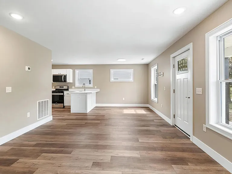 313 N Van Dorn St — Photo 5