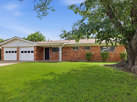 4th image of 3616 Venice Dr