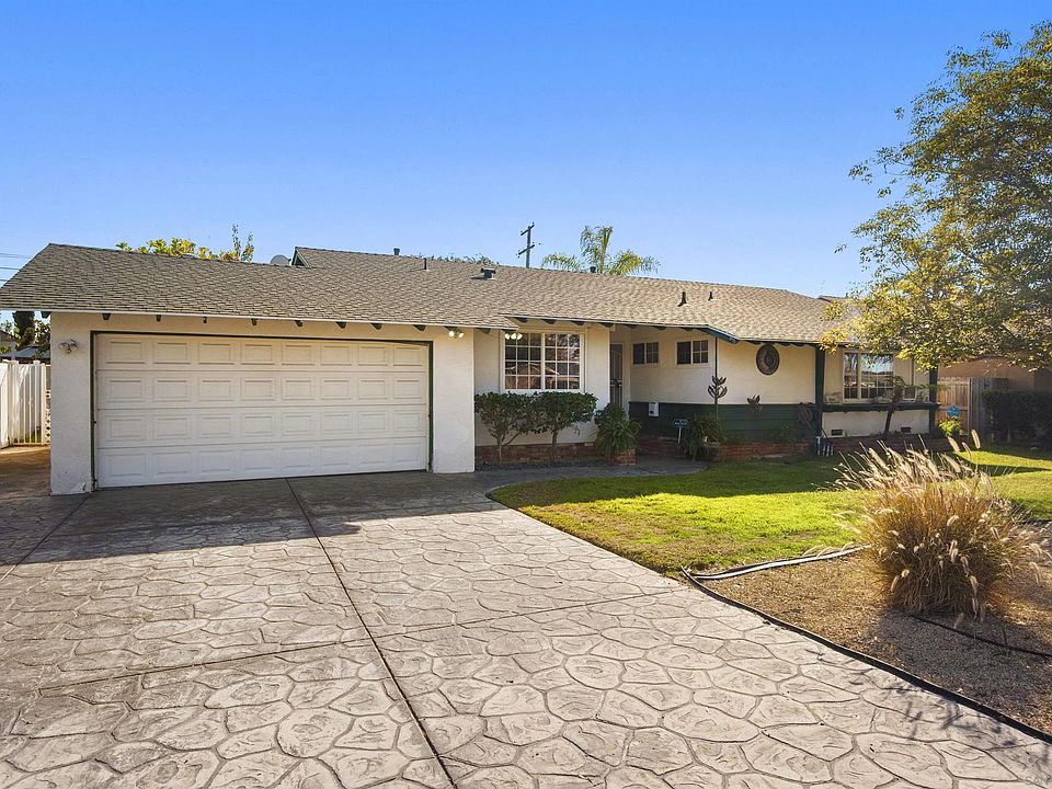 1st image of 62 E Palomar Dr