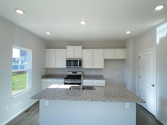 5th image of 4281 Holstein Dr