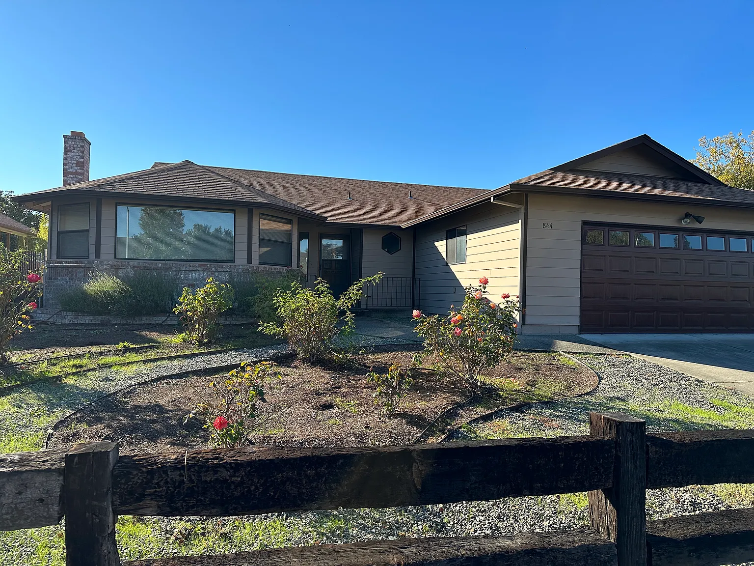 3 bed, 1986 sqft, $2,300 — Photo 1
