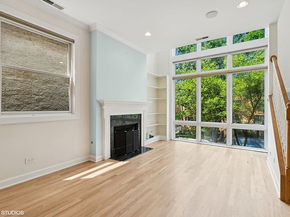 3rd image of 1233 W Carmen Ave APT 2N