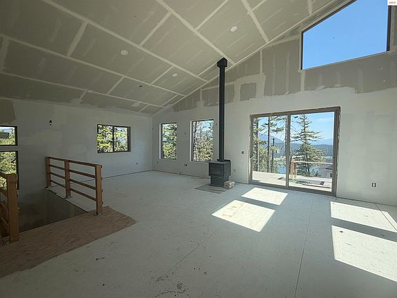 3rd image of 787 Delaney Dr