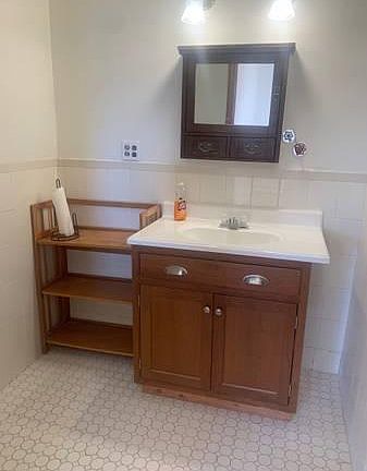 5th image of 48 Hillside Ave Floor 1