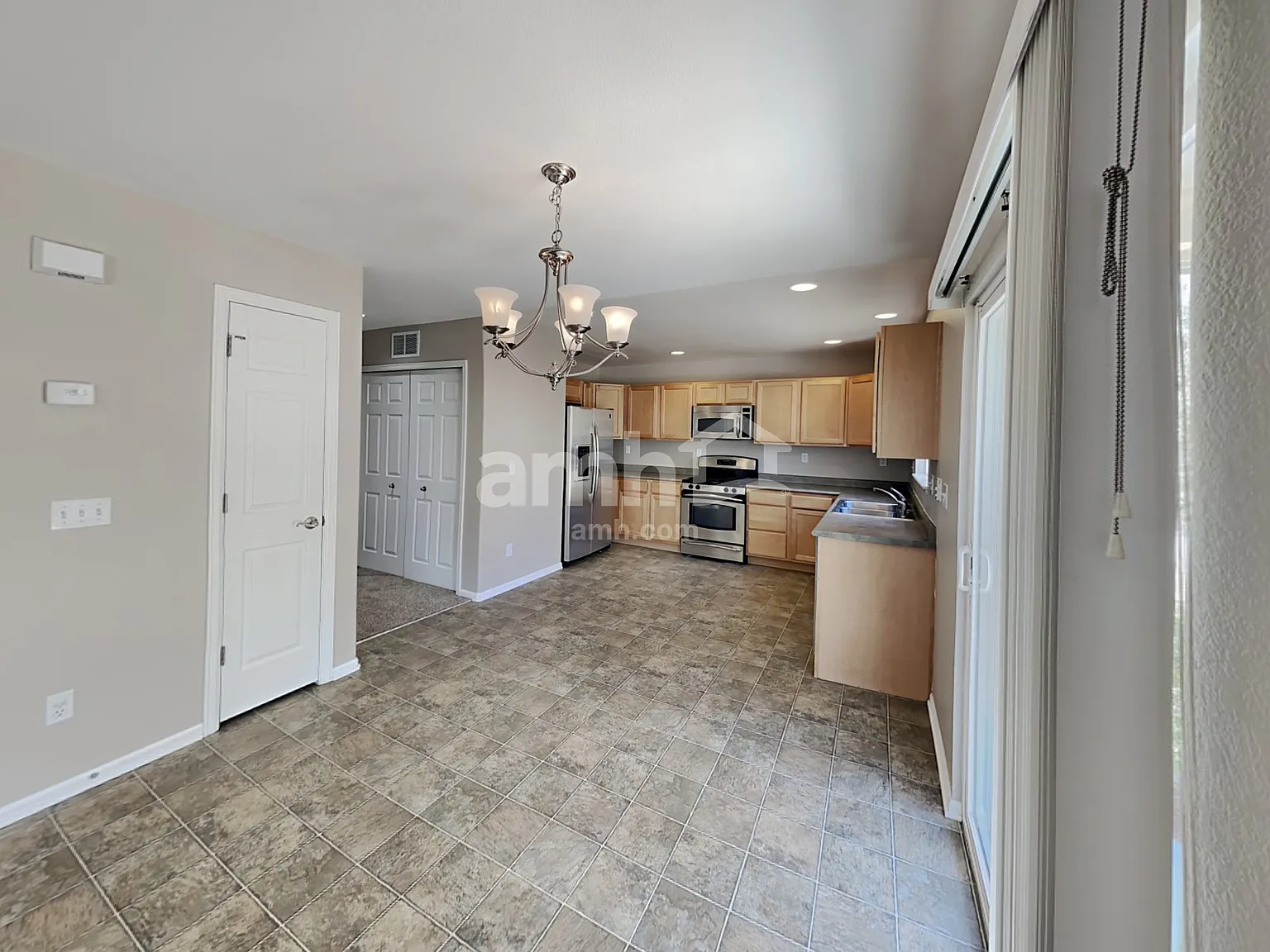 3 bed, 2.5 bath, 1527 sqft, $2,560 — Photo 4