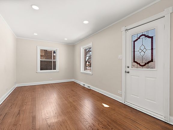 2nd image of 10119 S Yates Ave