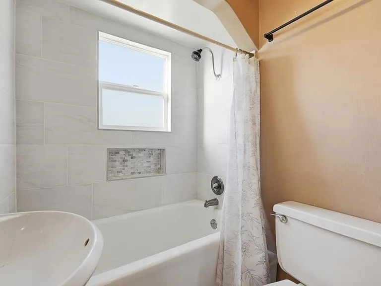 7620 Saranac Ave — Photo 19