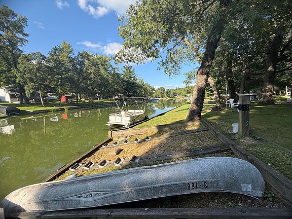 3rd image of 3 69/70 Woodhaven Lakes