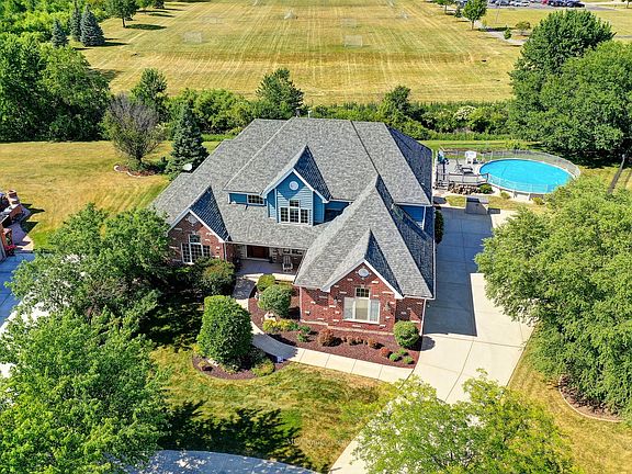 4th image of 8212 Queen Victoria Ln