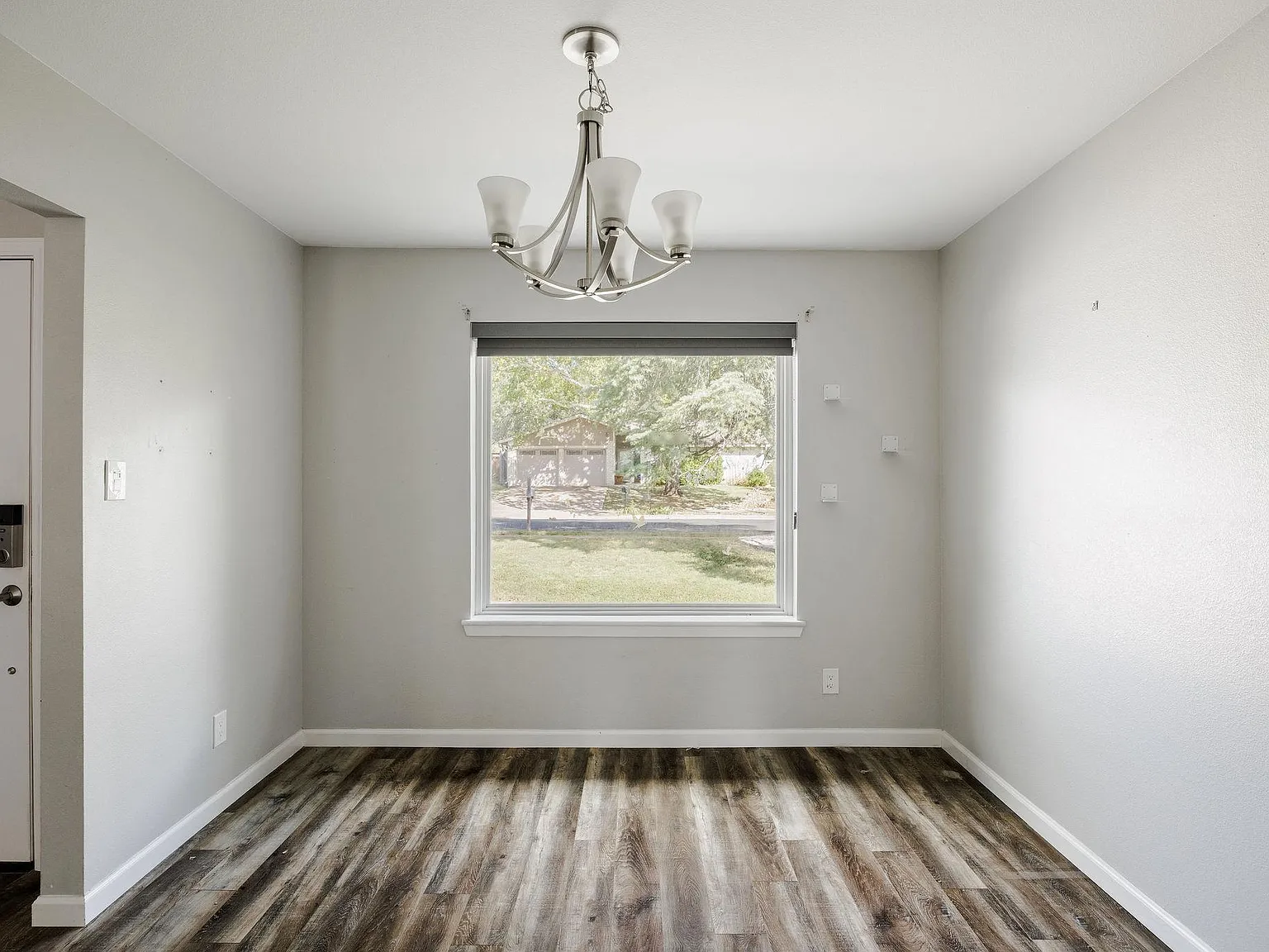 3 bed, 2.0 bath, 1374 sqft, $3,400 — Photo 4