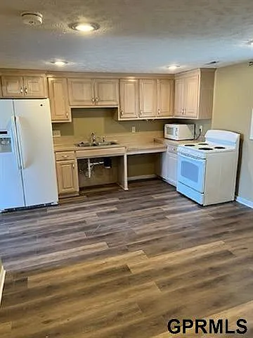 3418 1/2 Nugget Cir #1/2 — Photo 1