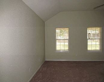 4th image of 621 Humble St