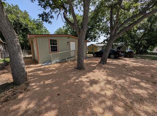 320 Laredo St, Lockhart, TX 78644