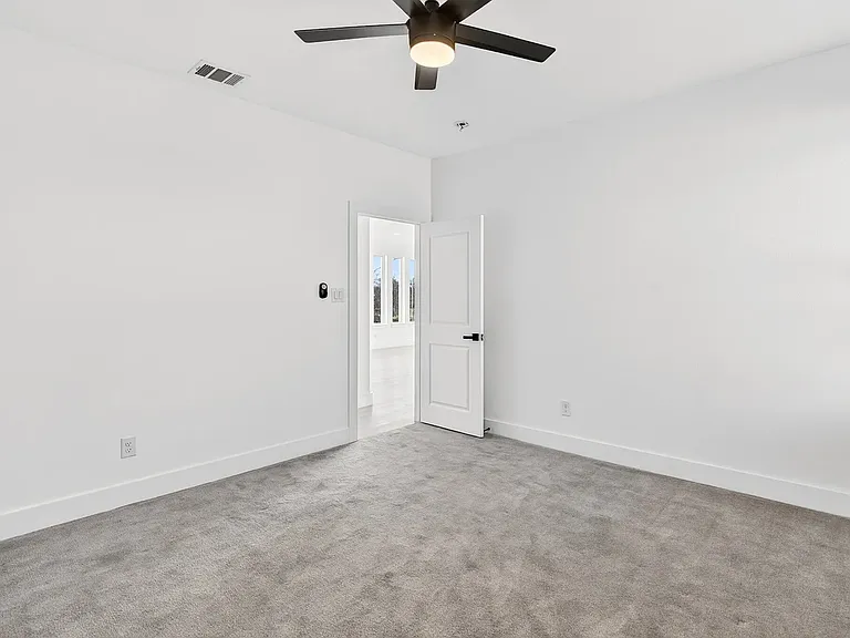 531 W Laureland Rd — Photo 12