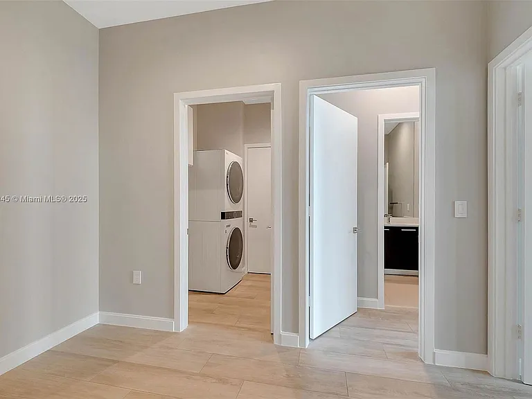 45 SW 9th St #4509 — Photo 12