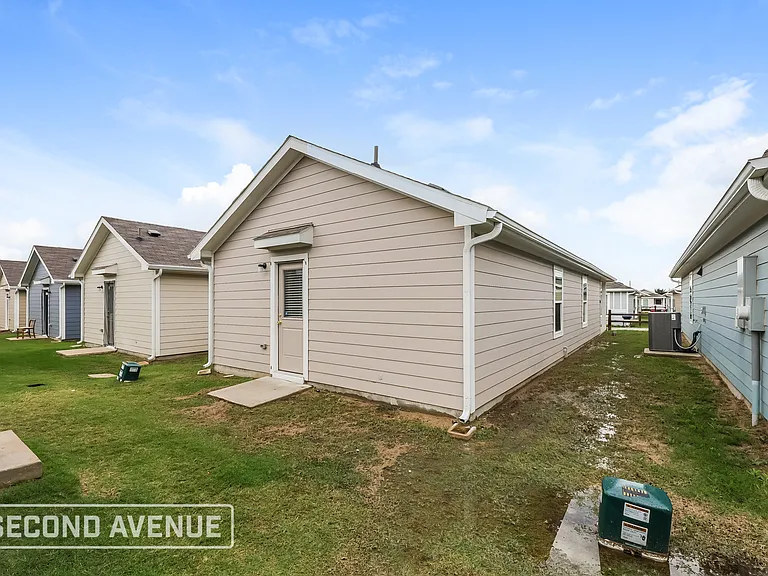 8738 Texas Risinger Dr — Photo 23