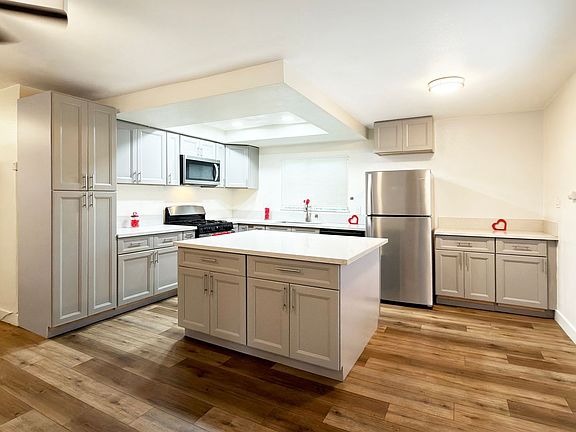 3rd image of 1027 E Hill St #1049